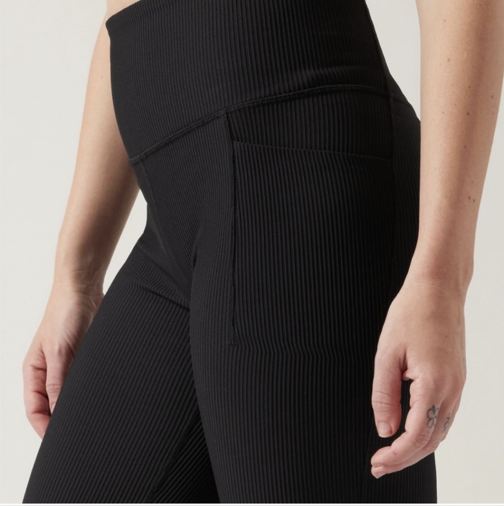 Athleta salutation stash rib flare pants Medium